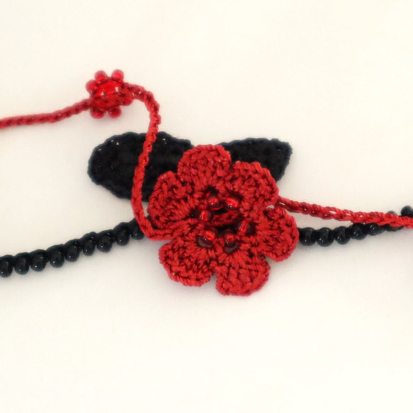 OYA crochet Bracelet [MARY] Red & Black 第3張的照片