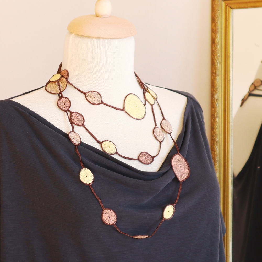 オヤ・レース編みの180㎝ラリエット「ドロップ」チョコバナナ