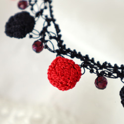 OYA crochet 45cm Necklace [ROSE Pearl] Red & Black 第3張的照片