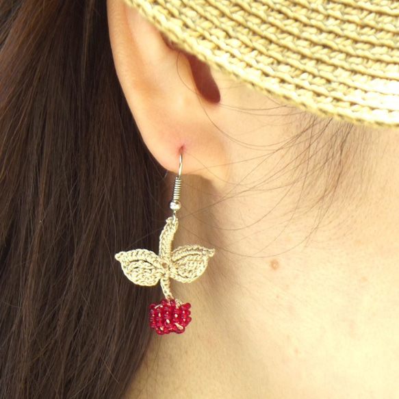 OYA crochet earrings [BERRY] Champagne White 第3張的照片