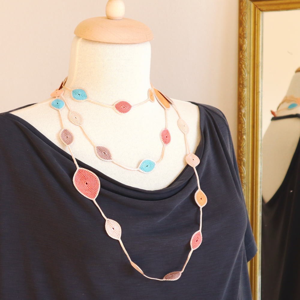 オヤ・レース編みの180㎝ラリエット「ドロップ」マンダリン・オレンジ