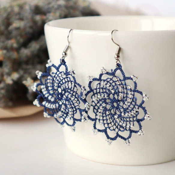 OYA Needlelace earrings [SPARKLE] Navy & Crystal 第2張的照片