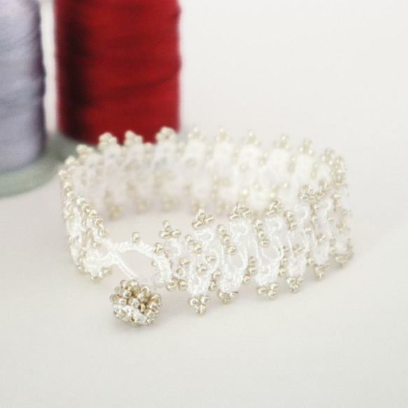 OYA crochet bracelet [CROWN] White ＆ Silver 第2張的照片