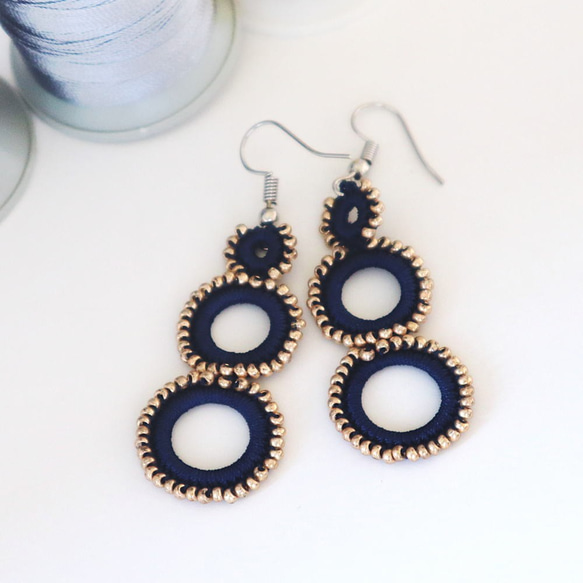 OYA crochet earrings [RING] Navy & Gold 第3張的照片