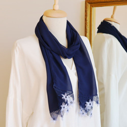 [Made to order] OYA Needlelace chiffon shawl [STELLA] Navy 第5張的照片