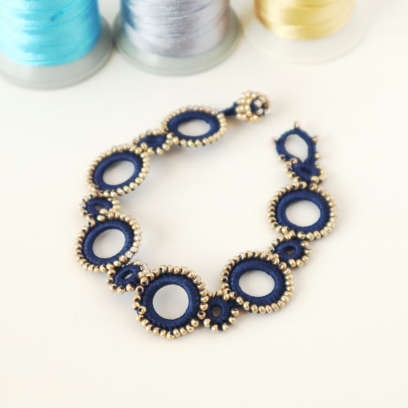 OYA crochet bracelet [RING] Navy & Gold 第1張的照片