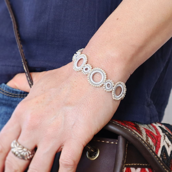 OYA crochet bracelet [RING] Beige & Silver 第2張的照片