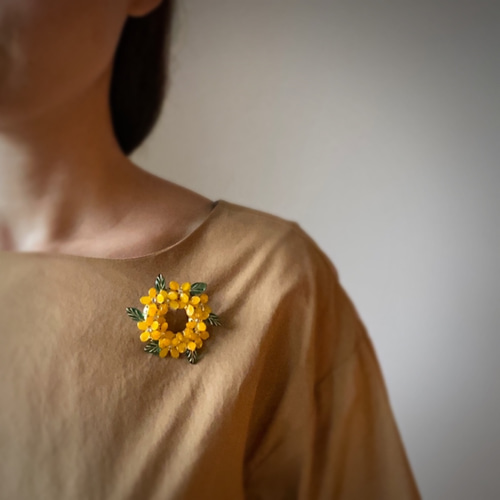 ブローチとしても使える秋のリース ハンドメイド ブローチとしても