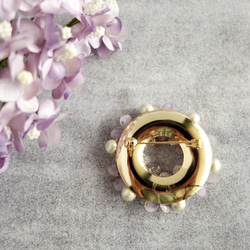 紫羅蘭和棉珍珠花環胸針，也是 70 歲和 77 歲生日的絕佳禮物 第14張的照片