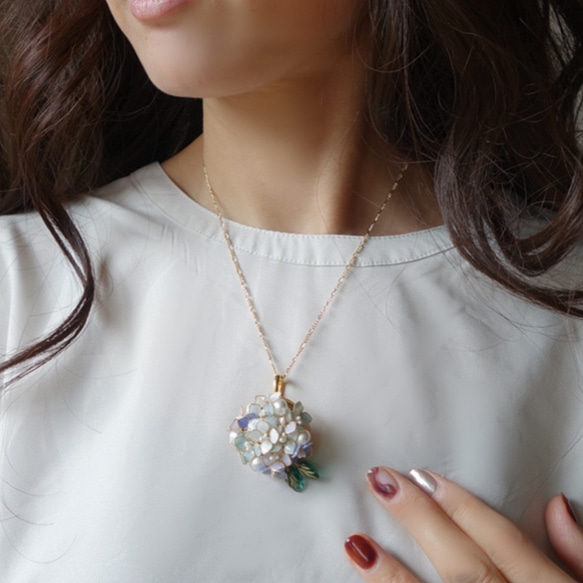 繡球花和棉珍珠兩用胸針和項鍊 第6張的照片