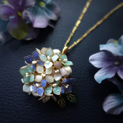 繡球花和棉珍珠兩用胸針和項鍊 第11張的照片