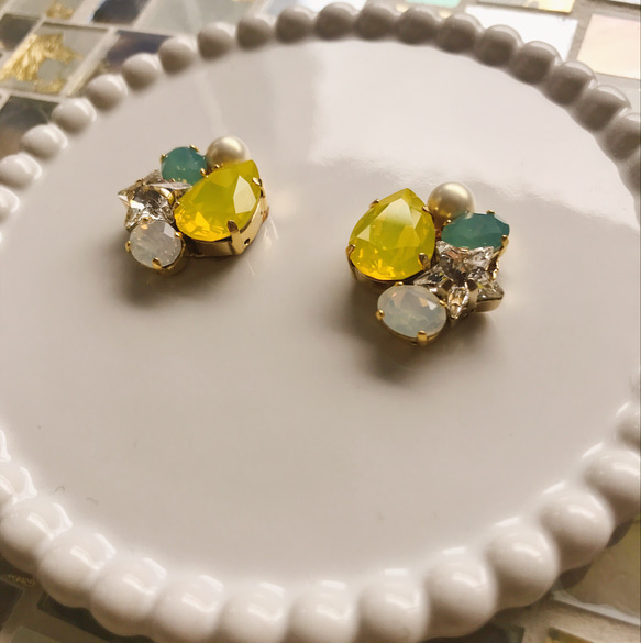 滴滴檸檬和閃閃發光的施華洛世奇寶石耳環 第2張的照片