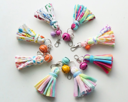 ロングタッセル鈴付きキーホルダー⭐️⭐️ハンドメイド 1_4ca0190801ce3e3599b6f1cadee1