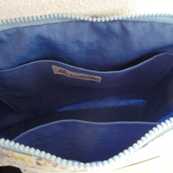 紫陽花ブルーのファスナーポケット付きリバティー．ビニコのバッグ 6枚目の画像