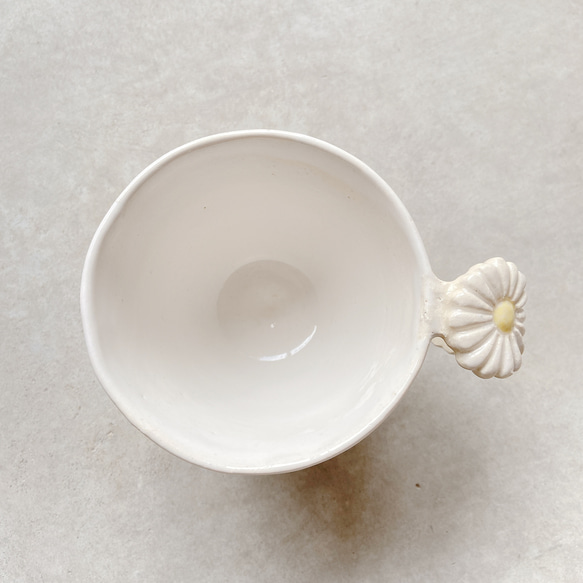 花かんむり 【白&ブルー】のマグカップ 4枚目の画像