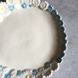花かんむりの皿 （白×ブルー）２１㎝ 4枚目の画像