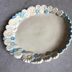 花かんむりの皿 （白×ブルー）２１㎝ 5枚目の画像