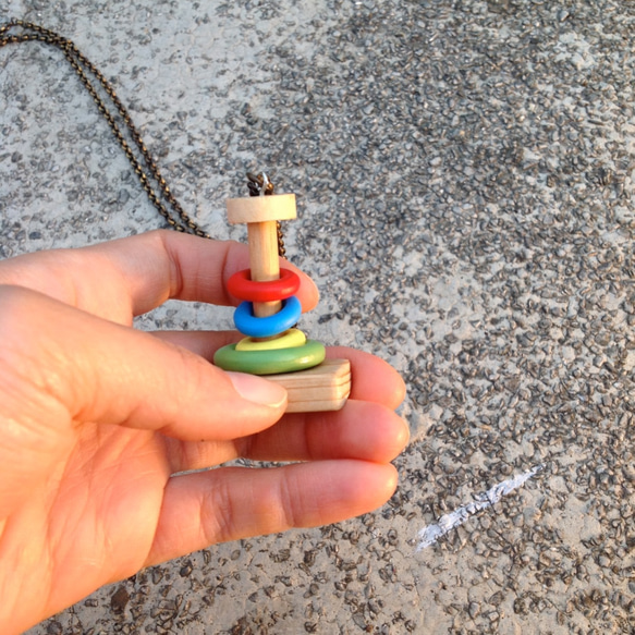 子供たちのためのネックレス - 色のフェルール。手作りの木製 3枚目の画像