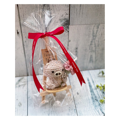 ꫛꫀꪝナチュラルぶたさん・カーネーション・あみぐるみ❁母の日  