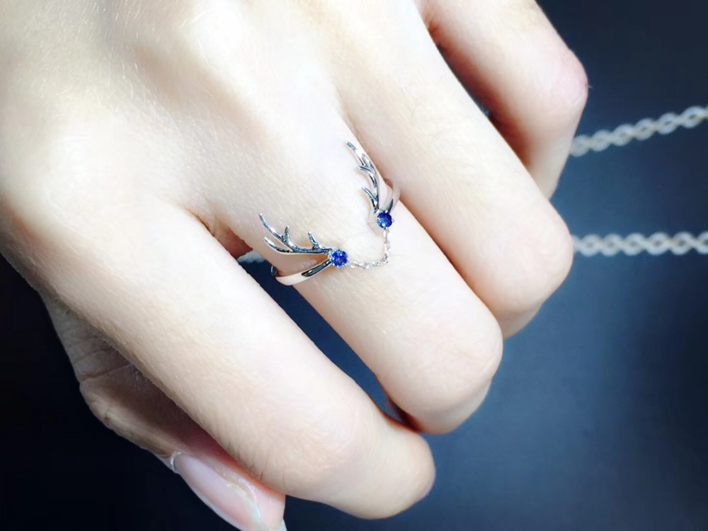 18K金鹿のサファイアリング、ナチュラルサファイア