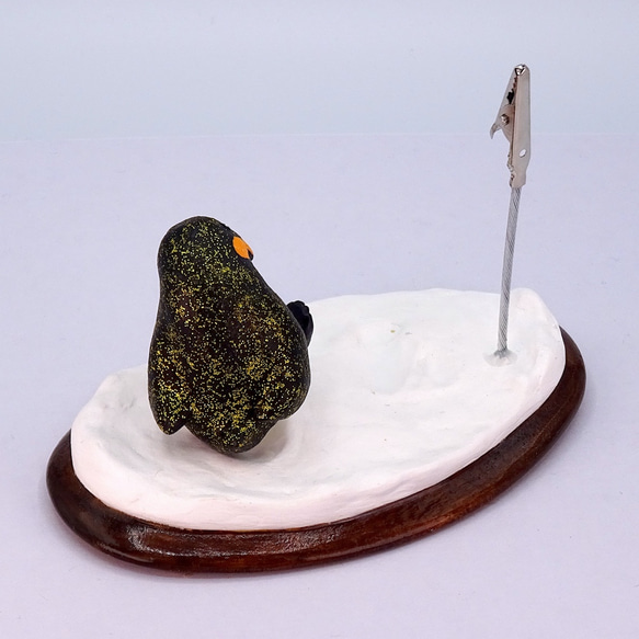 粘土人形のペンギンワールド　クリップ式メモスタンド　コウテイペンギン−2 3枚目の画像