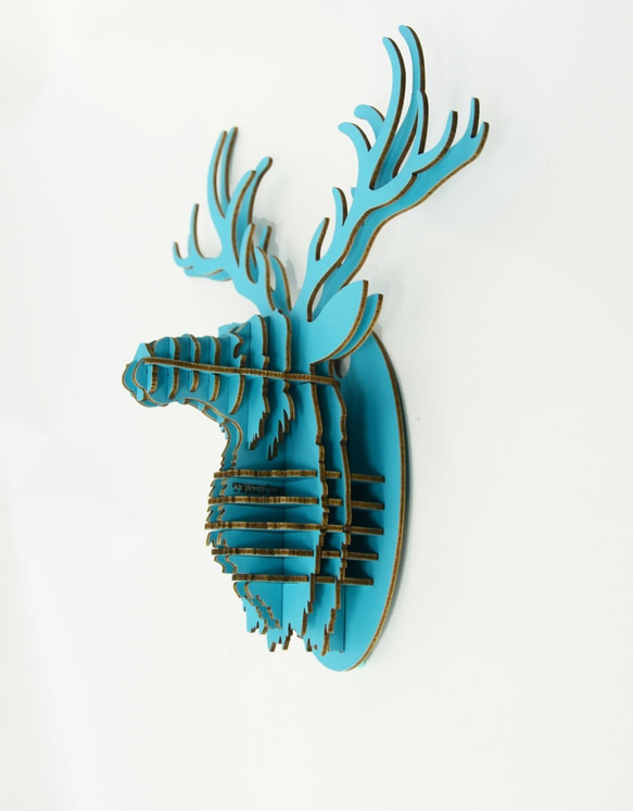 Adonisオスの鹿DIYギフトボックスを吊るした水の青 1枚目の画像