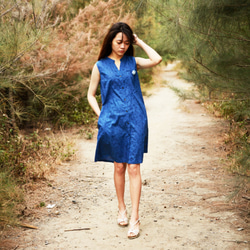 ウィーバーブルー染め、セッジ染め非対称ドレス（ロングベスト） 4枚目の画像