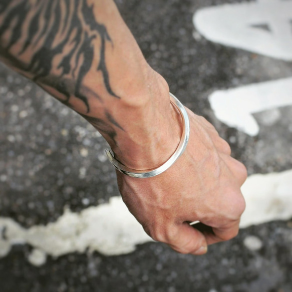 簡約扭轉 925銀手環  Concise —twist silver cuff Bracelet 第2張的照片