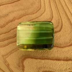 《定形外郵便送料無料》 とんぼ玉 帯留め  緑から透明へのグラデーションに金箔　蜻蛉玉 シンプルモダン 4枚目の画像