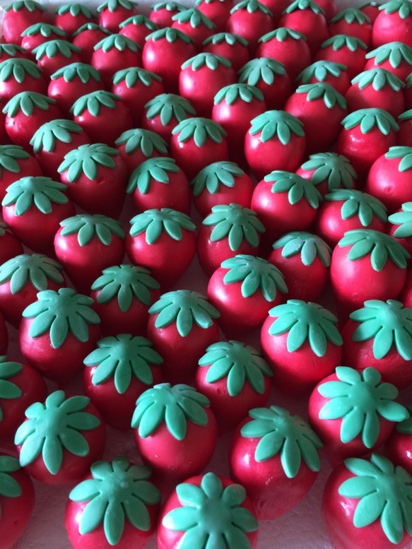 可以作為裝飾擺件，也可以自行切分「使用」的蛋糕－Senso蛋糕禮盒（草莓踏雪） 第3張的照片