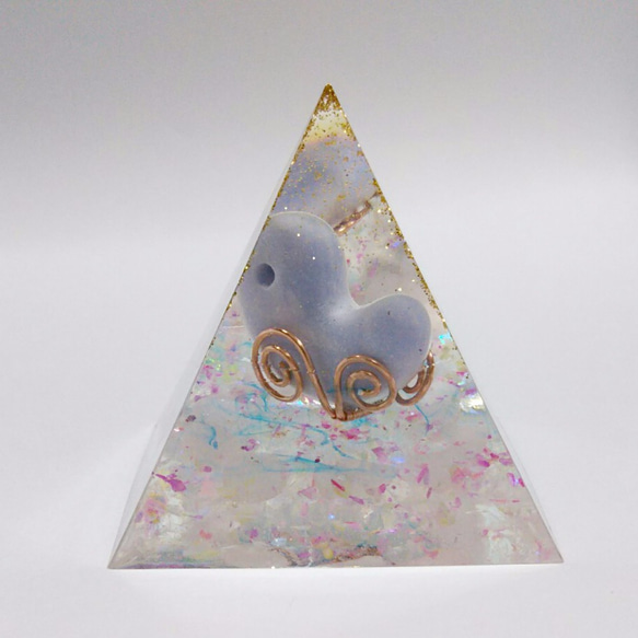 伝統色／薄色（淡い紫）の出雲型勾玉 封印オルゴナイト 2枚目の画像