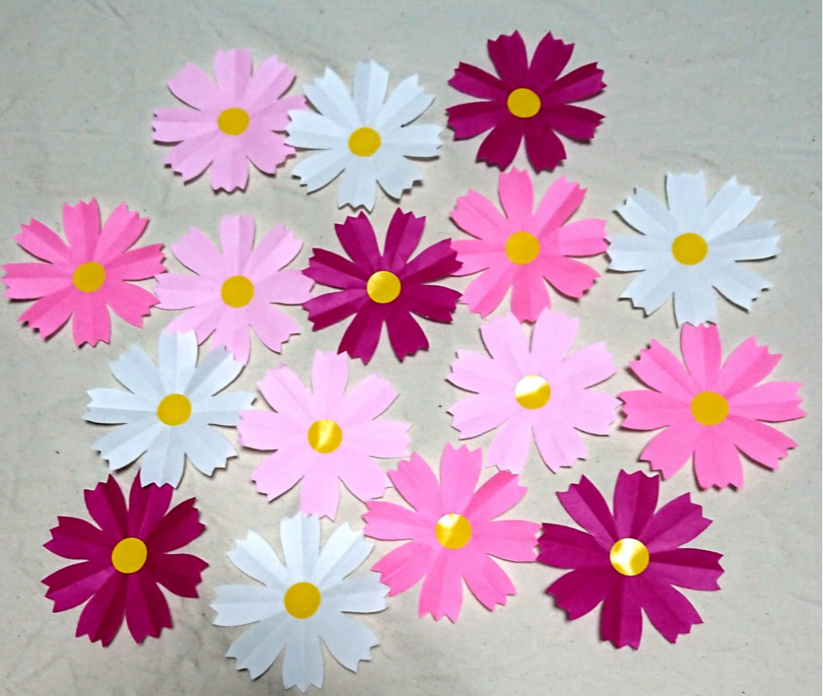 【額縁あり】秋桜(コスモス)の陶器作品 額縁あり】秋桜(コスモス)の陶器作品