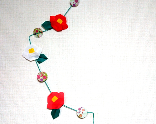 椿　折り紙　春壁面飾り　ご確認ページです How to make a paper camellia flower decoration 〈ORIGAMI