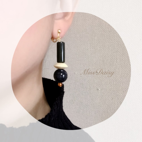 【ピアス】ヴィンテージビーズ ブラック×カーキ ピアス（スタッド・一粒） MissDaisy 通販 3240076｜Creema(クリーマ)