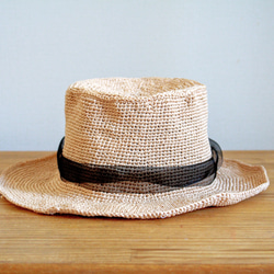 夏を編む黒リボンの帽子 2枚目の画像