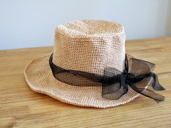 夏を編む黒リボンの帽子 3枚目の画像