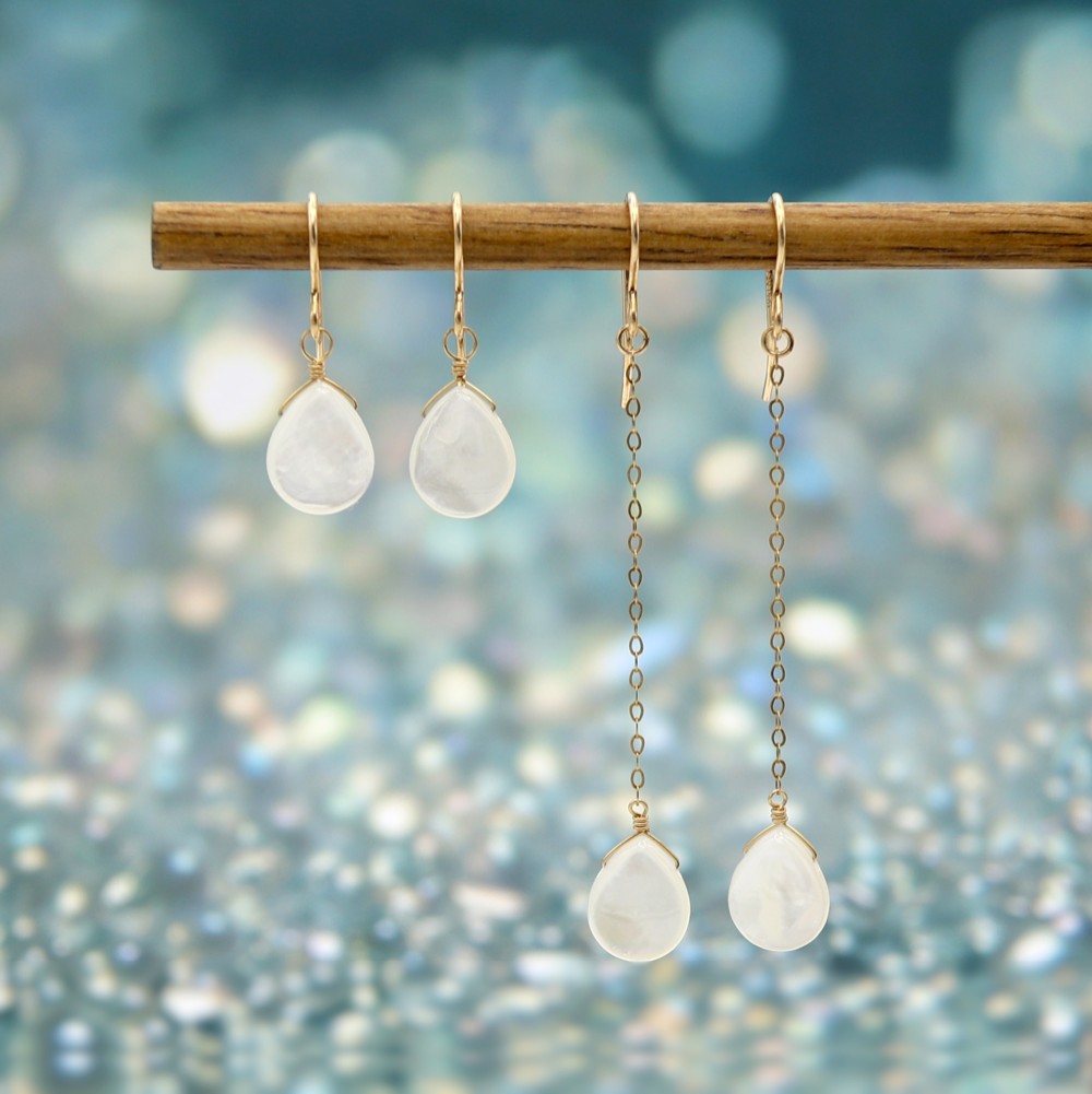 【ピアス・イヤリング】ありのままを包み込む光＊白蝶貝ペアシェイプカット（小）＊14KGF