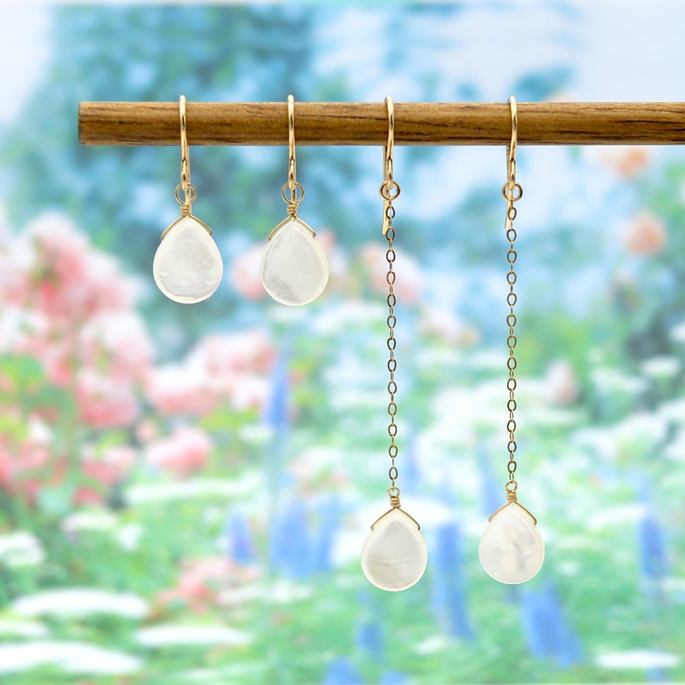 【ピアス・イヤリング】ありのままを包み込む光＊白蝶貝ペアシェイプカット（小）＊14KGF