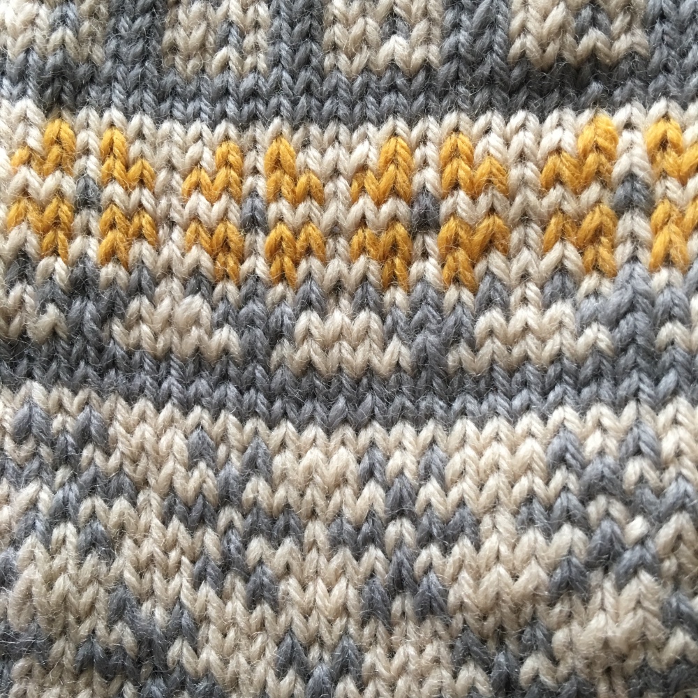 クラシカルフラワーの靴下【イエローグレー】