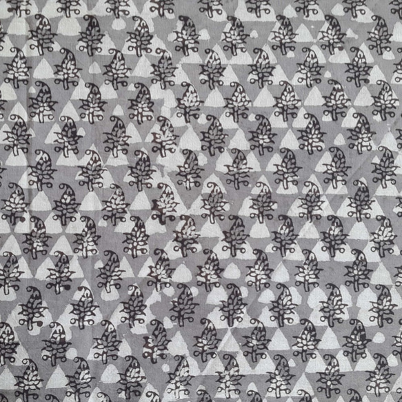 バグルーナチュラルダイ　５０ｃｍ　グレー　小花　ハンドブロックプリント インドコットン 3枚目の画像