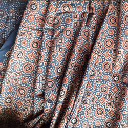 アジュラク染め　５０ｃｍ ハンドブロックプリント布　伝統柄　ナチュラルダイ　インディゴレッド 3枚目の画像