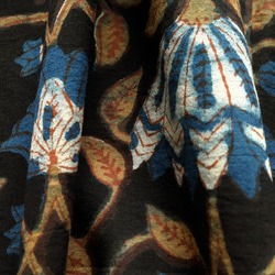 バグルーハンドブロックプリント 50cm ナチュラルダイ　インディゴブルーX黒　花文様柄　コットン 4枚目の画像