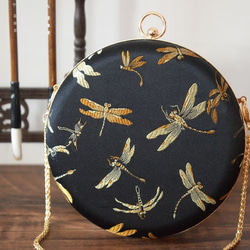 《文藝蜻蜒》刺繡圓形盒子包 Dragonfly Embroidery Circle Box Bag 第1張的照片