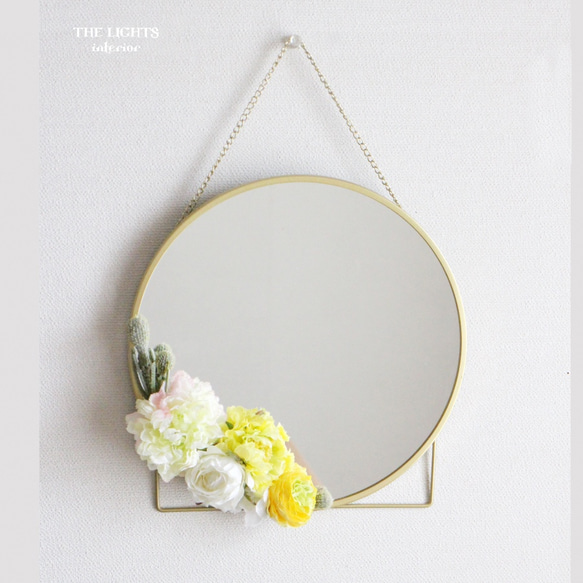 【完売しました】フラワーミラー｜ゴールドの丸い鏡を白と黄色の花でデコレーション｜ウォールミラー 卓上ミラー 3枚目の画像