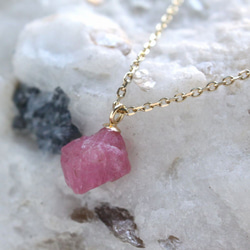 Rough Rock Pink Spinel Necklace w/ K10YG ピンクスピネルの原石ネックレス 1枚目の画像