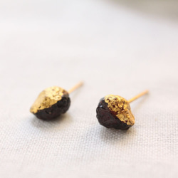 "漆塗り"ガーネットの原石ピアス Rough Rock Garnet Earrings Urushi 14KGF 1枚目の画像