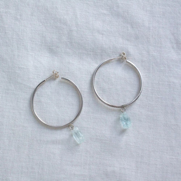 Rough Rock Aquamarine Hooped earrings アクアマリンの原石フープピアス　Silver 2枚目の画像