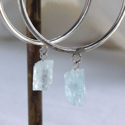 Rough Rock Aquamarine Hooped earrings アクアマリンの原石フープピアス　Silver 4枚目の画像