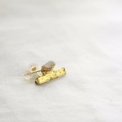 Scapolite pierced earrings w/ JapaneseLacquer, GoldLeaf 2枚目の画像