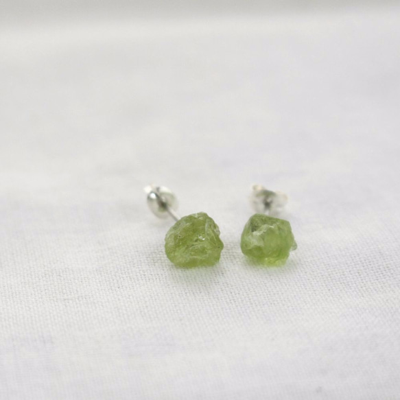 Rough Rock Peridot Stud Pierce ｗ/ Stainless Steel 2枚目の画像